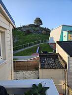 Wonderfully Located, 2bedroom, Balcony