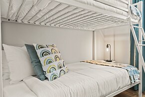 Family Oasis with 3BR, Games, WIFI & BBQ