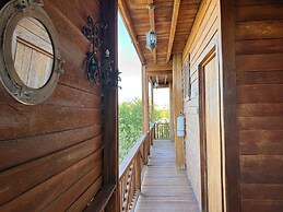 Krak-Inn by Andiani