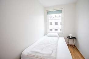 3 Bedroom Apartment With Free Parking