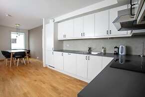 3 Bedroom Apartment With Free Parking