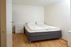 3 Bedroom Apartment With Free Parking