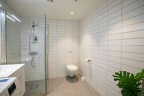 3 Bedroom Apartment With Free Parking