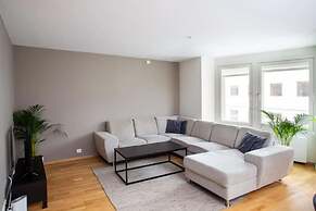 3 Bedroom Apartment With Free Parking