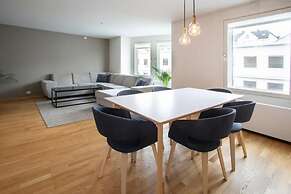 3 Bedroom Apartment With Free Parking