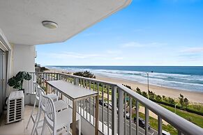 Absolute Beachfront Apartment in Surfers