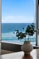 Absolute Beachfront Apartment in Surfers