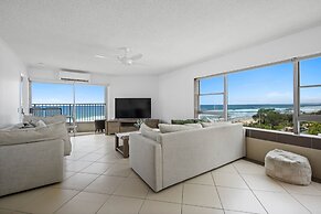 Absolute Beachfront Apartment in Surfers