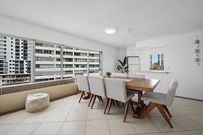 Absolute Beachfront Apartment in Surfers