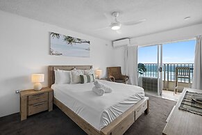 Absolute Beachfront Apartment in Surfers
