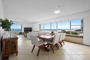 Absolute Beachfront Apartment in Surfers
