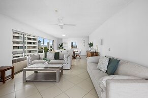 Absolute Beachfront Apartment in Surfers