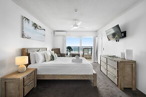 Absolute Beachfront Apartment in Surfers