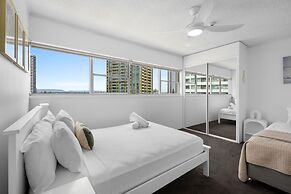 Absolute Beachfront Apartment in Surfers