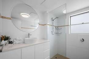 Absolute Beachfront Apartment in Surfers