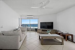 Absolute Beachfront Apartment in Surfers