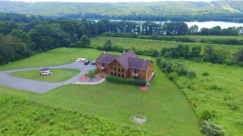 Spacious 8bd 7ba Log Home on Beltzville Lake in Southern Poconos - No
