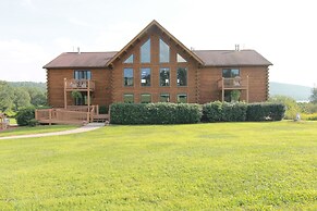 Spacious 8bd 7ba Log Home on Beltzville Lake in Southern Poconos - No