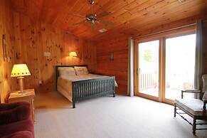 Spacious 8bd 7ba Log Home on Beltzville Lake in Southern Poconos - No
