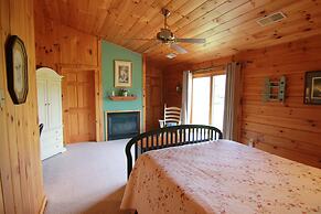 Spacious 8bd 7ba Log Home on Beltzville Lake in Southern Poconos - No