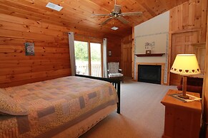Spacious 8bd 7ba Log Home on Beltzville Lake in Southern Poconos - No