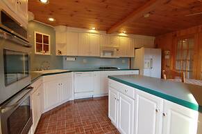Spacious 8bd 7ba Log Home on Beltzville Lake in Southern Poconos - No