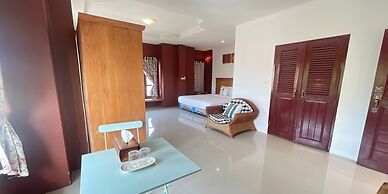 Yellow Tique Hotel