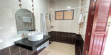 Yellow Tique Hotel