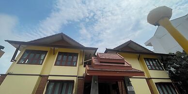 Yellow Tique Hotel