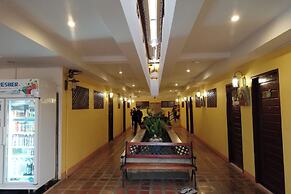 Yellow Tique Hotel