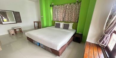 Yellow Tique Hotel