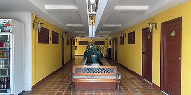 Yellow Tique Hotel