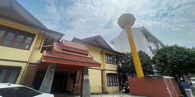 Yellow Tique Hotel