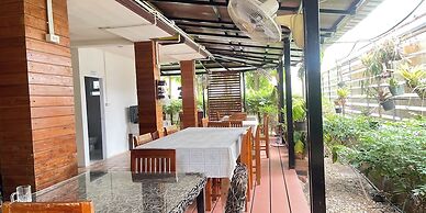 Yellow Tique Hotel