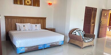 Yellow Tique Hotel