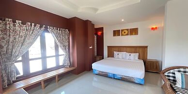 Yellow Tique Hotel