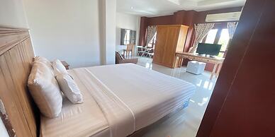 Yellow Tique Hotel