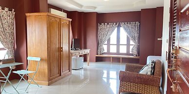 Yellow Tique Hotel