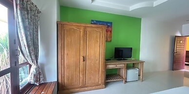 Yellow Tique Hotel