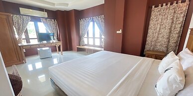 Yellow Tique Hotel