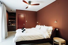 Canvas Color Your Stay