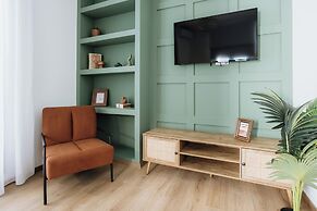 Canvas Color Your Stay