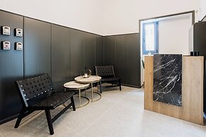 Canvas Color Your Stay