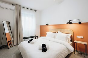 Canvas Color Your Stay