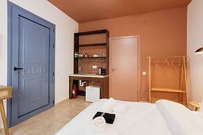 Canvas Color Your Stay