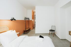 Canvas Color Your Stay