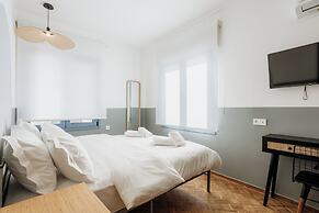 Canvas Color Your Stay