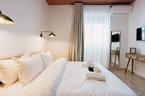 Canvas Color Your Stay