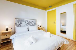 Canvas Color Your Stay