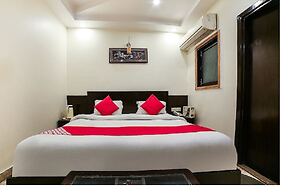Hotel Seven Seas Opposit railway Station